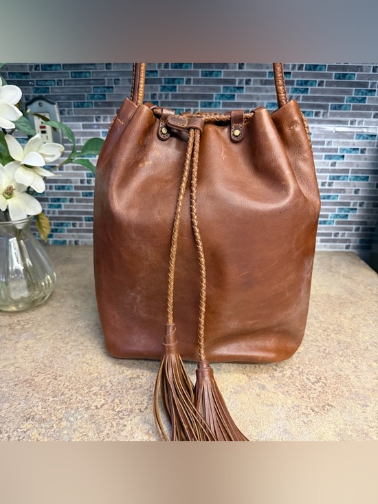 Lucky Brand Handbags - Vintage Y2K Lucky Brand bucket style purse